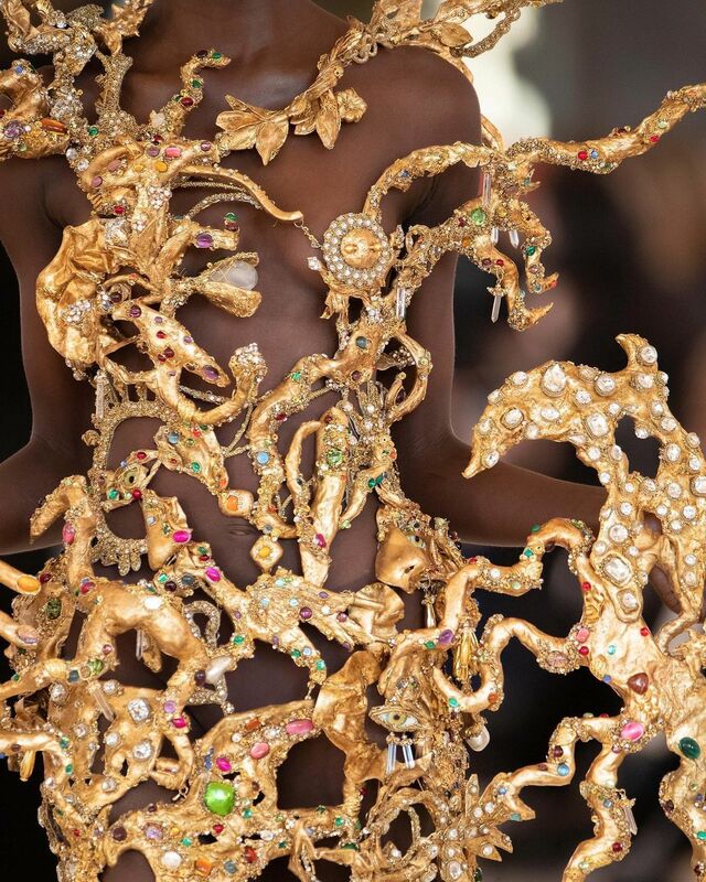 2_2ED2F5A5-760D-40A3-AF03-C3E29248F014 copie Schiaparelli SS22