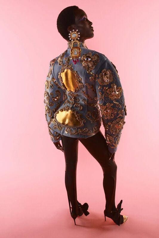 25_00008-Schiaparelli-Details-Couture-Fall-21-credit-Daniel-Roseberry-brand Schiaparelli Fall 21