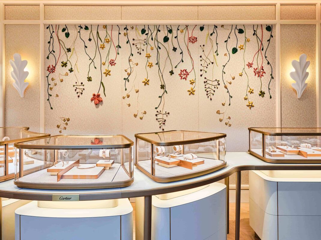 CARTIER Mural LP Face cropped Cartier