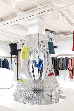 SUPER_SURFACE_ISSEY_MIYAKE_4 Super Surface