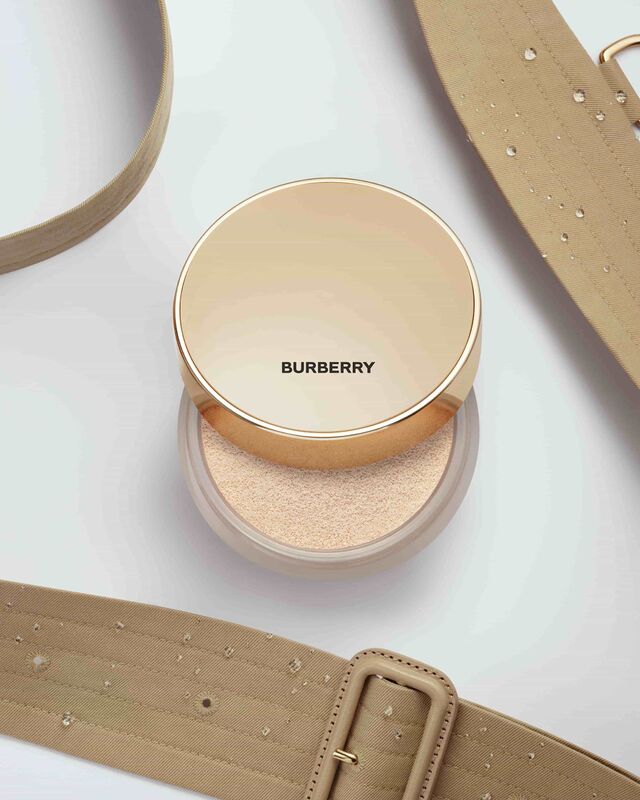 Burb 33 honey v24m_low Burberry Beauty